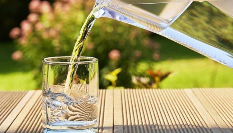 نوشیدن آب گرم