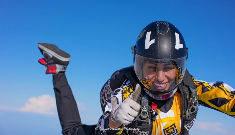 بانوی خلبان پاراگلایدر اماراتی