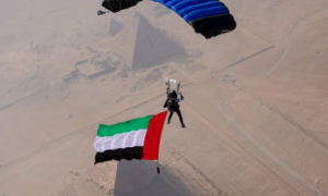 خلبان پاراگلایدر اماراتی